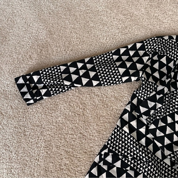 EUC Women’s MinkPink Black And White Striped Jacket! - Picture 3 of 7